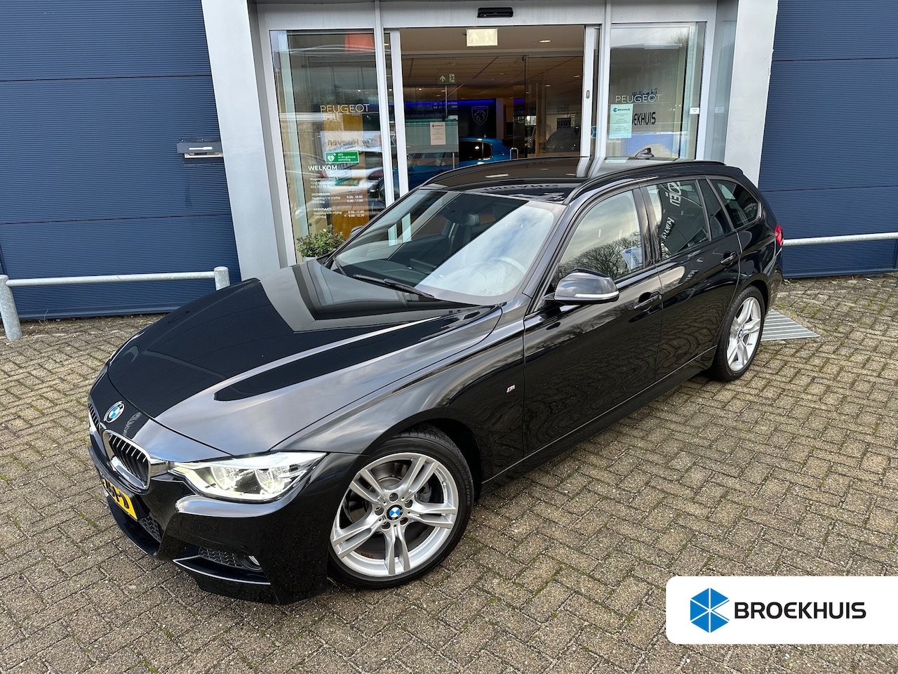 BMW 3-serie Touring - 318i Executive | Achterbank in delen neerklapbaar | Armsteun voor | Bluetooth telefoonvoor - AutoWereld.nl