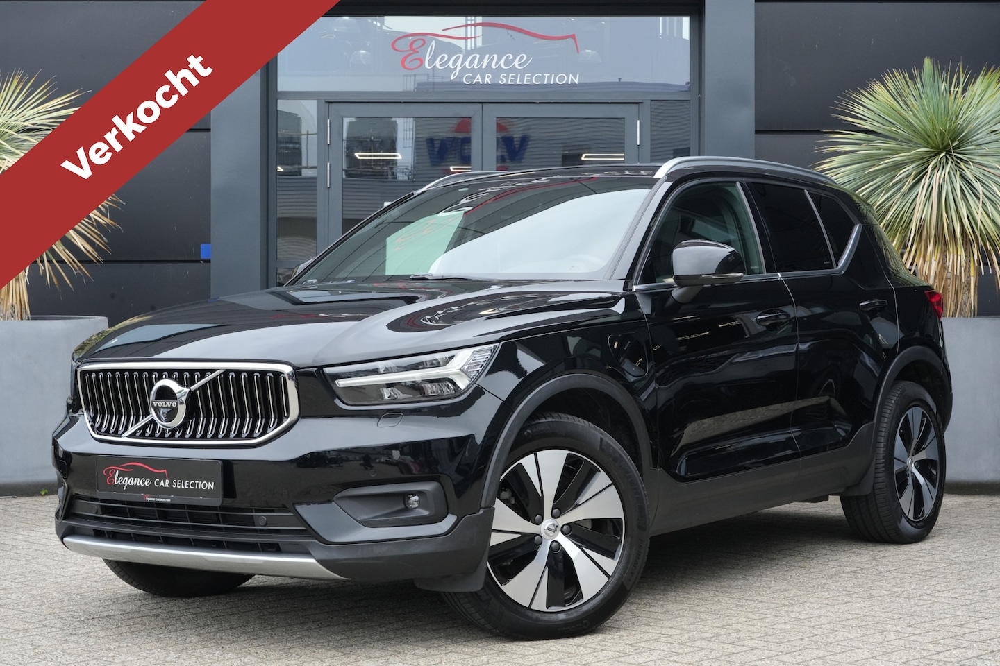 Volvo XC40 - 1.5 T5 Recharge Inscription 262pk Panoramadak/Navigatie/360Camera - AutoWereld.nl