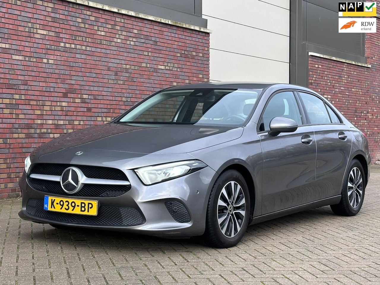 Mercedes-Benz A-klasse - 180 Business Solution Automaat*Camera*Navigatie*Cruise*NAP*Clima*LM velgen*Parkeersensoren - AutoWereld.nl