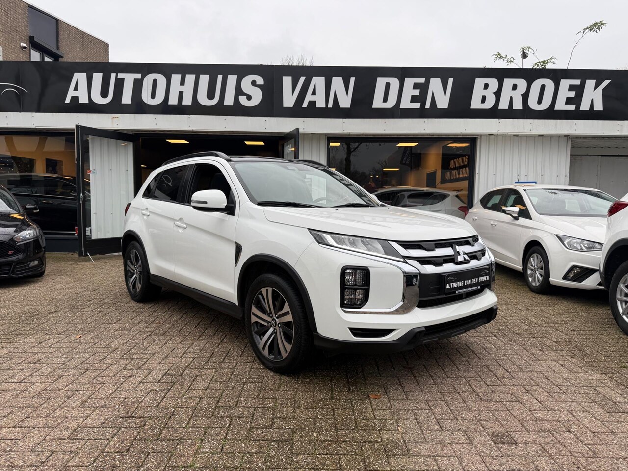 Mitsubishi ASX - 2.0 Intense Automaat|Pano|Navi|Cruise|Camera|Pdc|Leer| - AutoWereld.nl