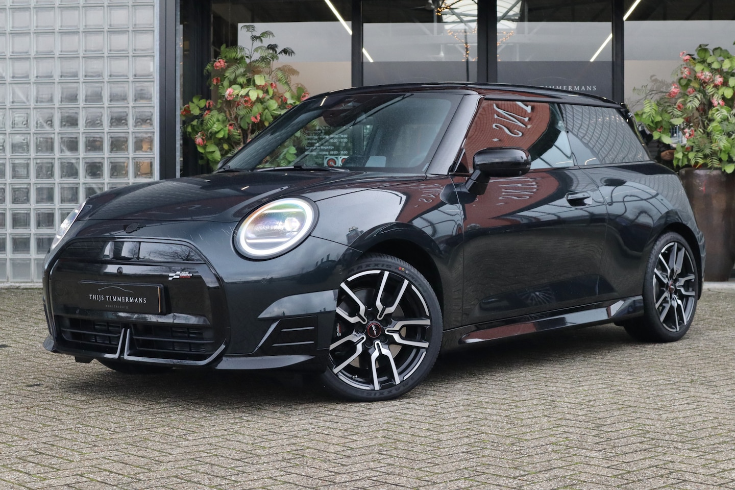MINI Mini-Electric - Cooper SE | John Cooper Works pakket XL, Massage, Driving Assistant, Harman/Kardon, Panora - AutoWereld.nl