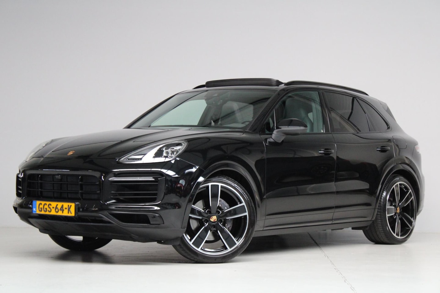 Porsche Cayenne - 3.0 E-Hybrid SportDesign | panoramadak | achterasbesturing | 360 camera | softclose | luch - AutoWereld.nl