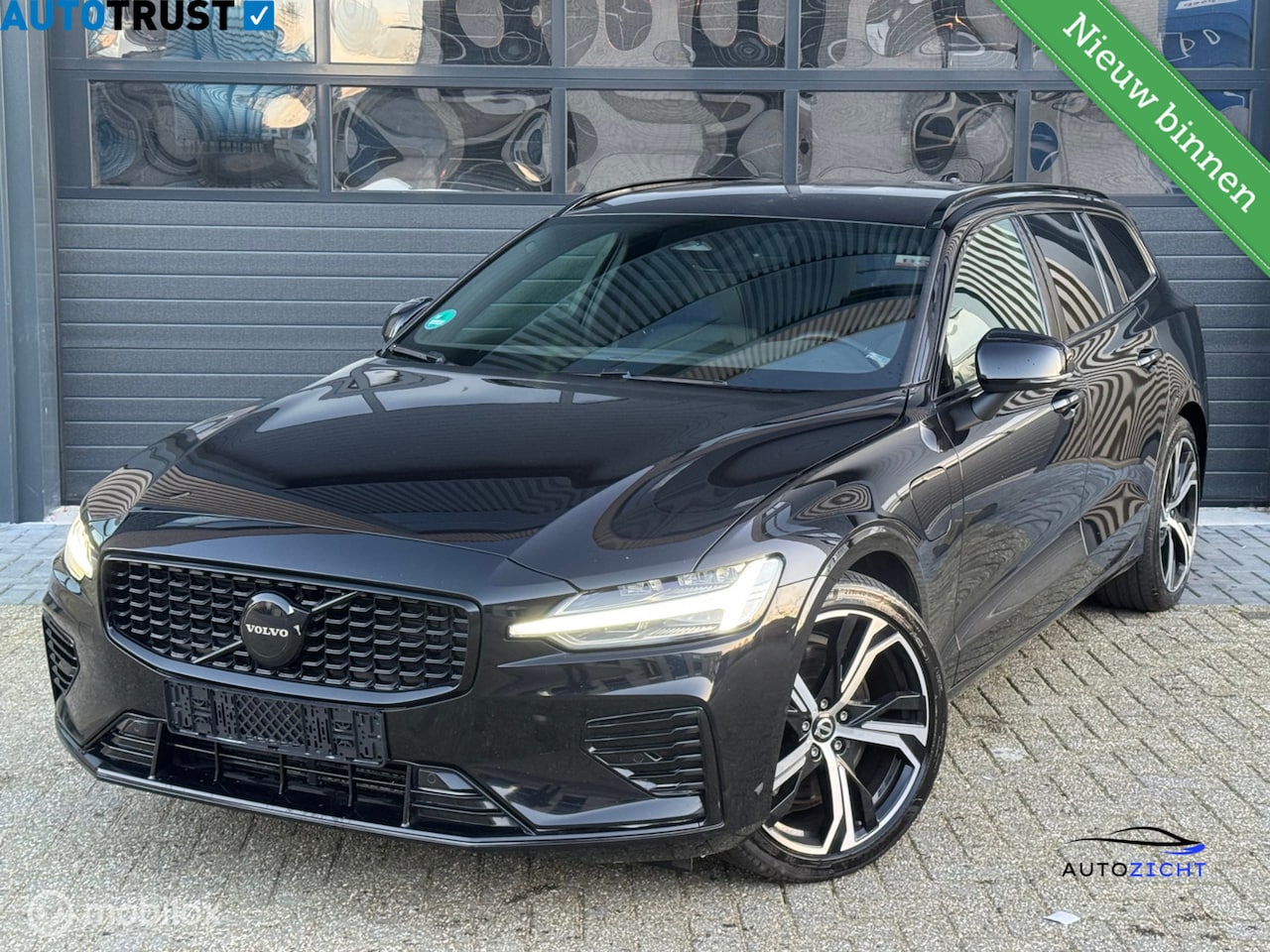 Volvo V60 - 2.0 T6 Plug-in hybrid AWD Plus Dark - AutoWereld.nl
