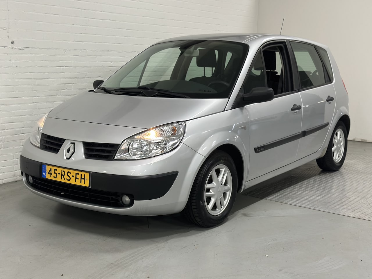 Renault Scénic - 1.6-16V Expression Comfort AIRCO / CRUISE / TREKHAAK / LMV - AutoWereld.nl