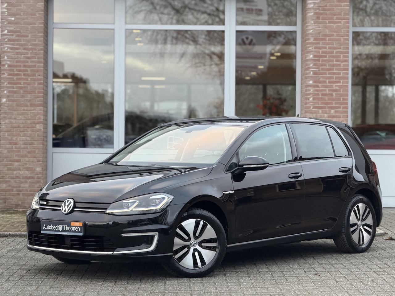 Volkswagen e-Golf - | ACC | LED | Keyless - AutoWereld.nl