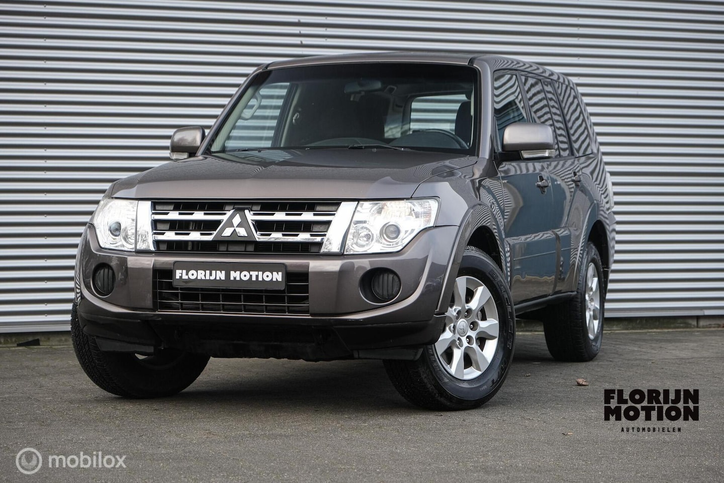 Mitsubishi Pajero - 3.2 DI-D Instyle 3.2 DI-D Instyle - AutoWereld.nl