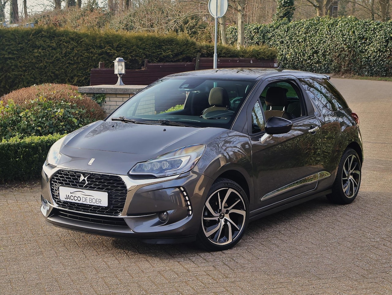 DS 3 - 1.2 110pk Automaat Navi/AppleCarplay/Trekhaak/Hifi - AutoWereld.nl