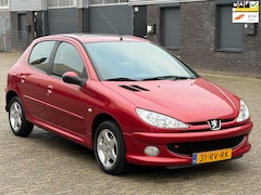 Peugeot 206 - 1.4 Air-line 2 AIRCO 5DEURS PDC SCHUIFDAK LICHTMETALEN WIELEN