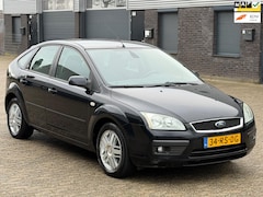 Ford Focus - 1.6-16V Ghia NIEUWE APK CLIMA TREKHAAK