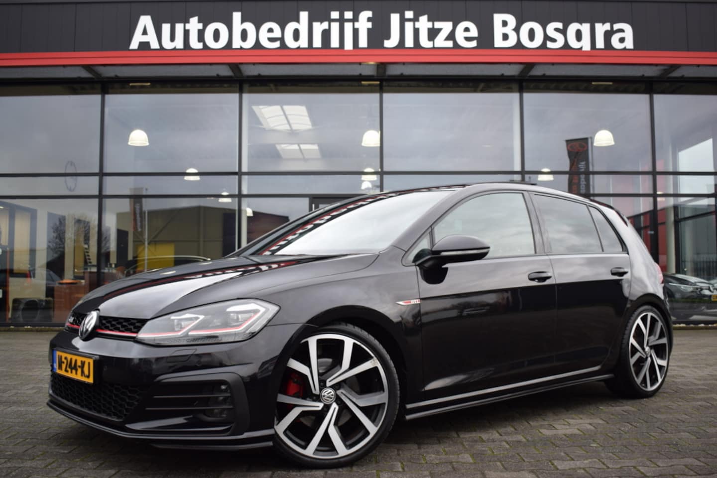 Volkswagen Golf - 2.0 TSI GTI 230pk Performance LED | Panoramadak | Carplay | Virtual | 19 Inch LMV | Volled - AutoWereld.nl