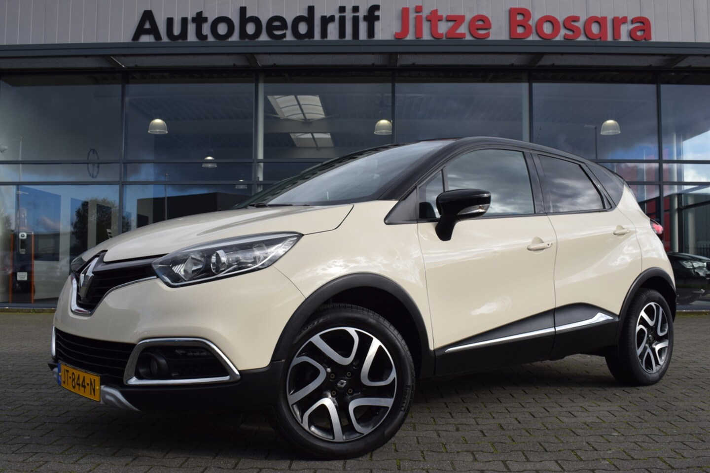 Renault Captur - 0.9 TCE Xmod Zwart Leder | R-Link | Full Map Navi | Stoelverwarming | Camera | Isofix - AutoWereld.nl