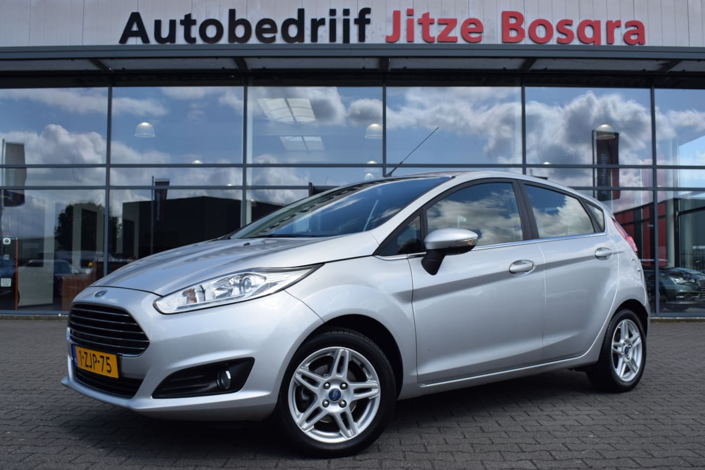 Ford Fiesta - 1.0 EcoBoost Titanium Full Map Navi | ECC | Telefonie | 15 Inch LMV | Trekhaak - AutoWereld.nl
