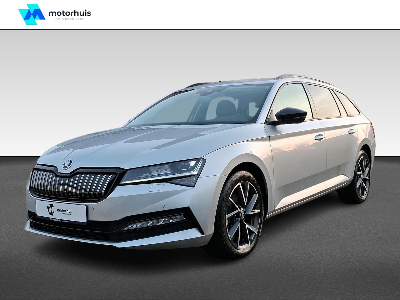 Skoda Superb Combi - 1.4 TSI PHEV 217pk Style Black Pack | STOEL EN STUUR VERW | CARPLAY | LED - AutoWereld.nl