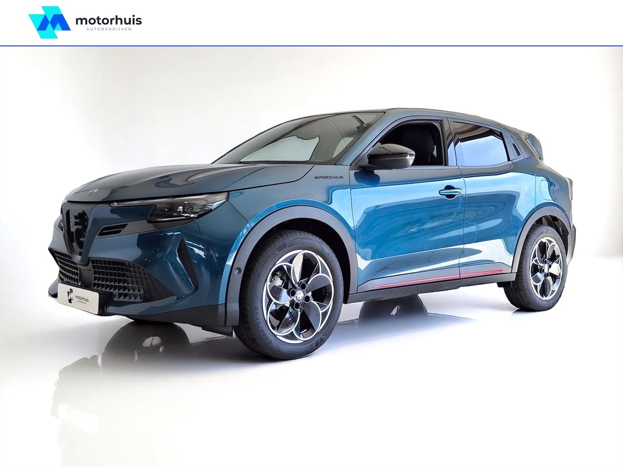 Alfa Romeo Junior - 54 kWh 156pk Elettrica Speciale WINTERPACK CAMERA LED - AutoWereld.nl