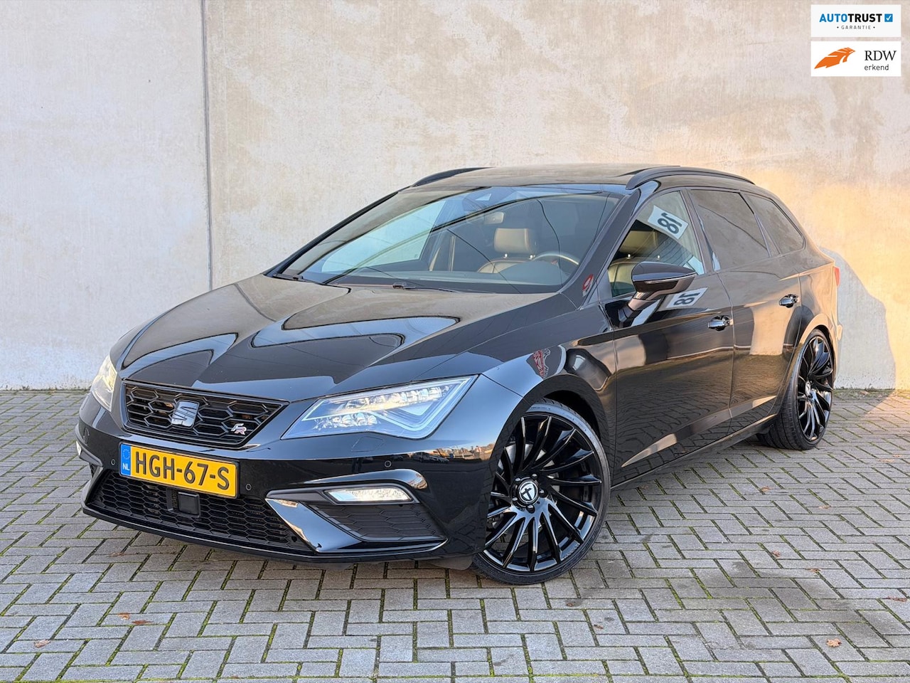 SEAT Leon ST - FR 2.0 TSI DSG Pano Beats KW V3 19'' Virtual Trekhaak - AutoWereld.nl