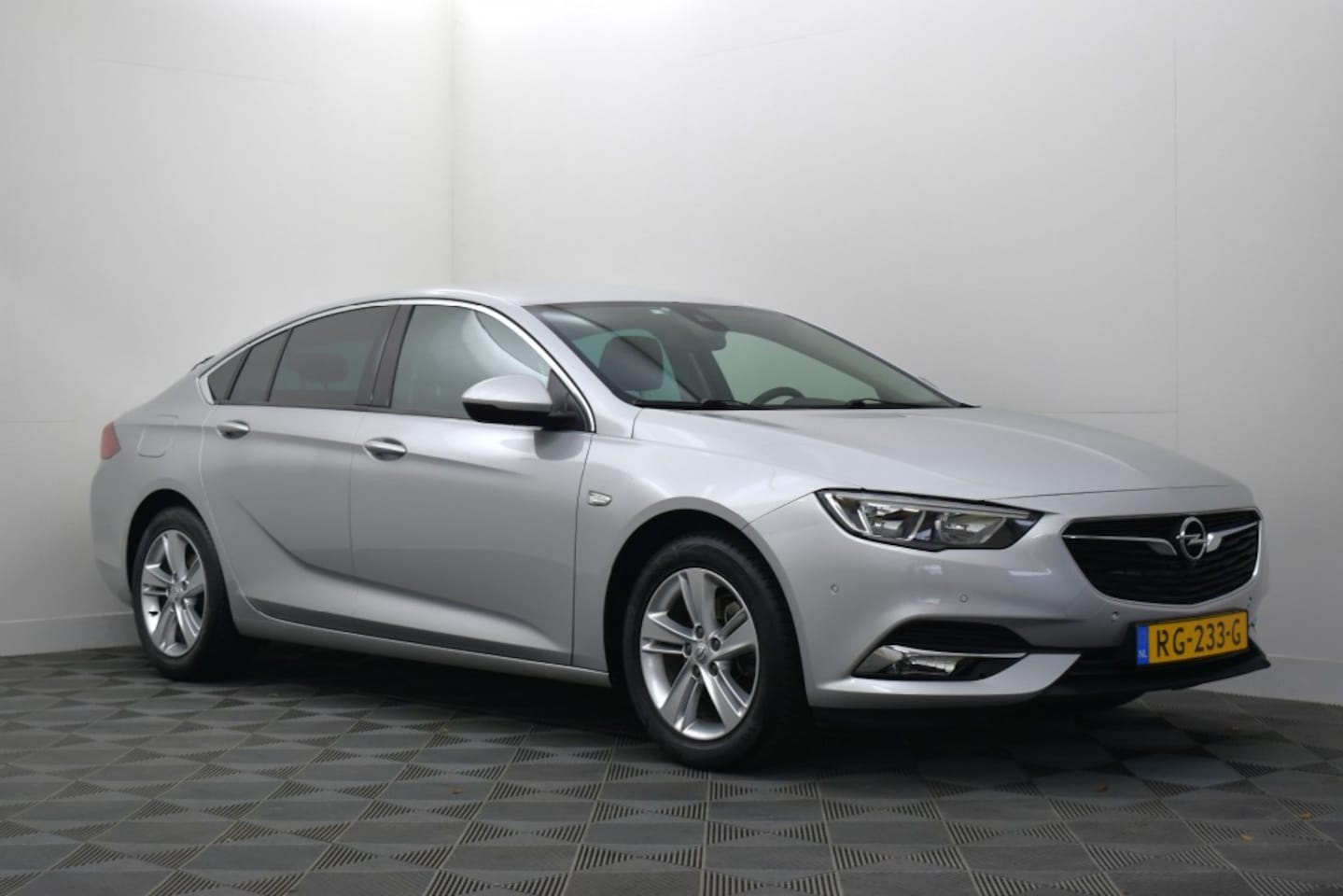 Opel Insignia Grand Sport - Grand Sport 1.5 Turbo 140PK Online Editino - AutoWereld.nl