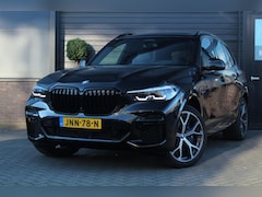 BMW X5 - xDrive45e M-Sport Skylounge | Panoramadak | Soft Close | Mee sturende achteras | Adaptief|