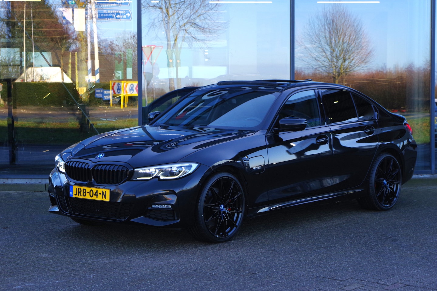 BMW 3-serie - 330e 293 PK xDrive High Executive M-Sport, Schuif-Kanteldak, M-Technic Stoelen, Carplay, C - AutoWereld.nl