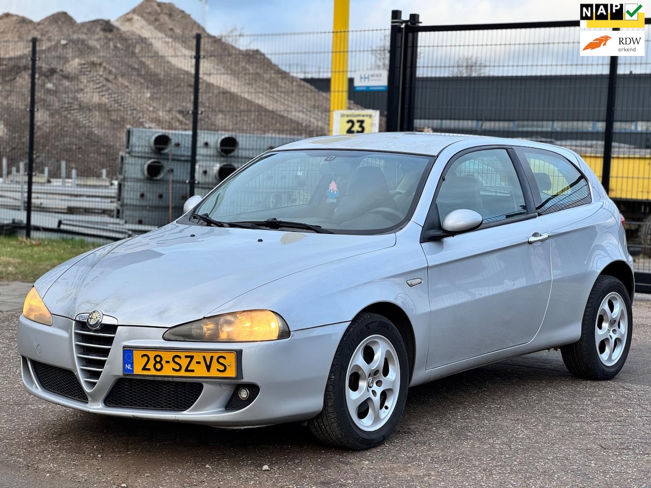 Alfa Romeo 147 - 1.6 T.Spark Progression|LAGE KM MET NAP|INCL JAAR APK - AutoWereld.nl