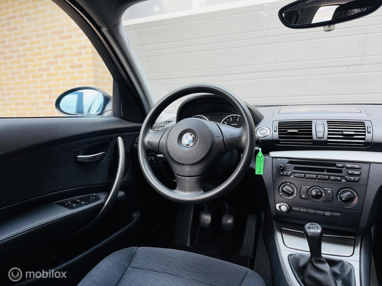 BMW 1-serie - 118i Business Line|5 deurs|Airco|6 BAK|APK| - AutoWereld.nl
