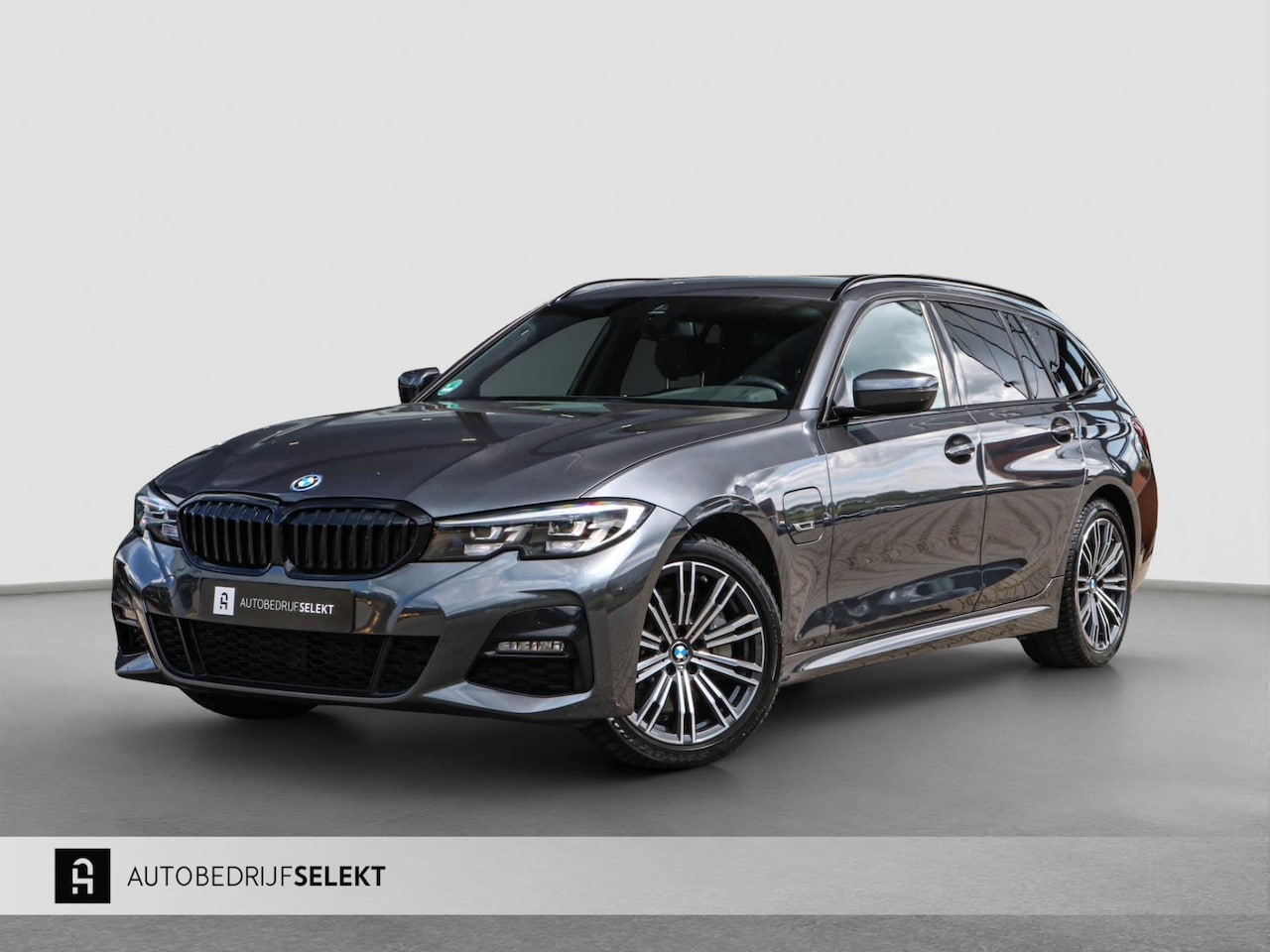 BMW 3-serie Touring - 330e - M-SPORT - CARPLAY - SFEERVERLICHTING - DEALER ONDERHOUDEN - EERSTE EIGENAAR - STOEL - AutoWereld.nl