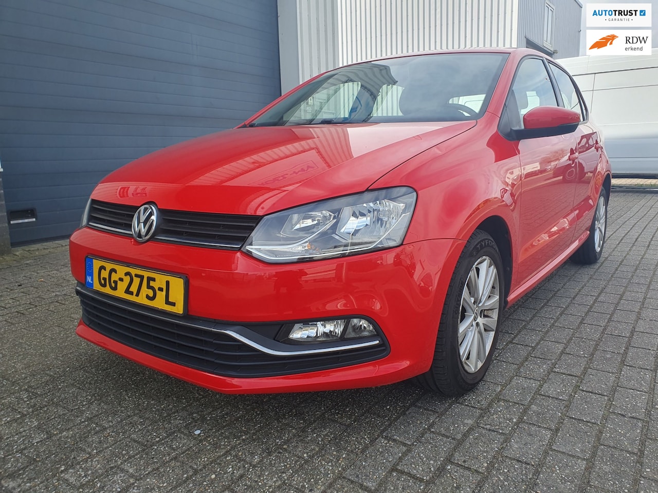 Volkswagen Polo - 1.2 TSI Highline 1.2 TSI Highline, LM Velgen, Rood, 5 Deurs - AutoWereld.nl