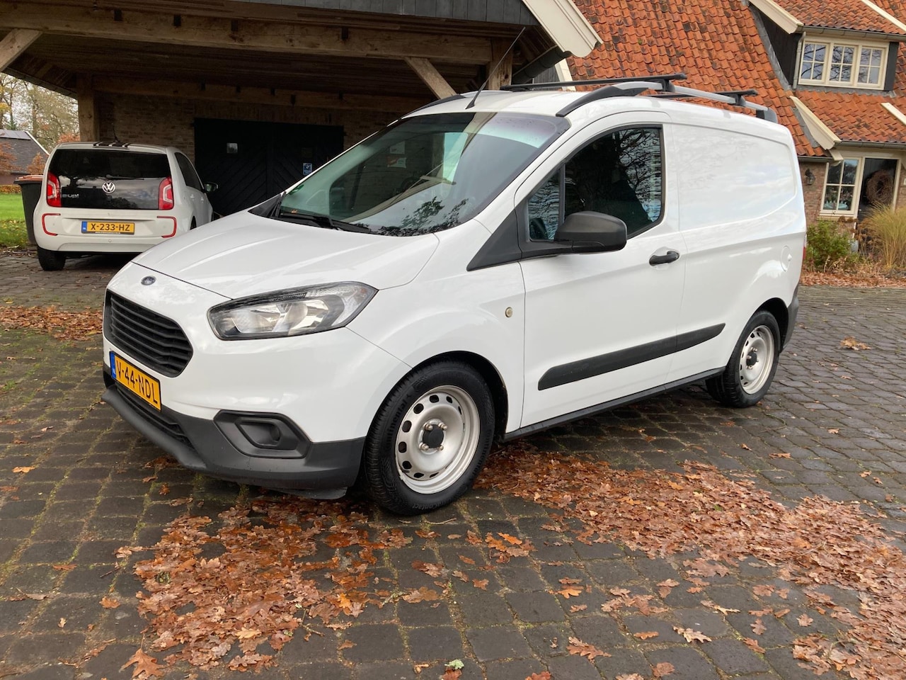 Ford Transit Courier - 1.0 Ambiente met winterbanden, nieuwe apk - AutoWereld.nl