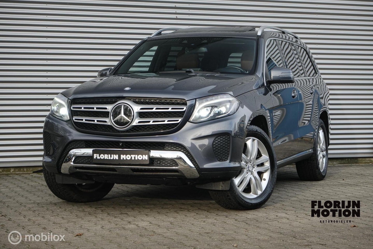 Mercedes-Benz GLS - 500 4MATIC | 7 persoons | schuif-kanteldak | Led | Cruise | 360 Camera | Trekhaak | V8 - AutoWereld.nl