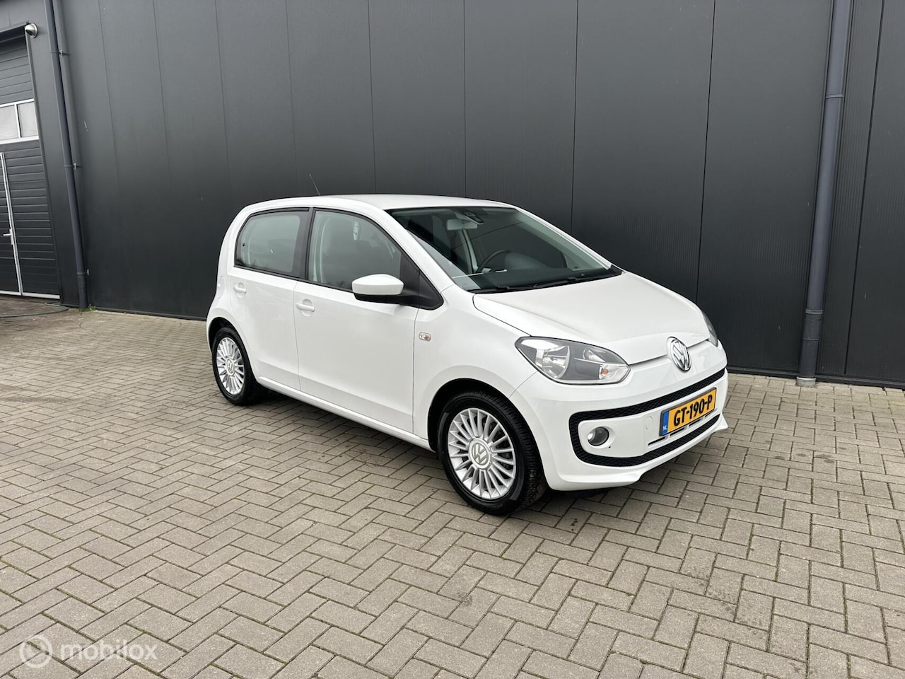 Volkswagen Up! - high up! Parelmoer wit! cruise,pdc, orgi NL - AutoWereld.nl