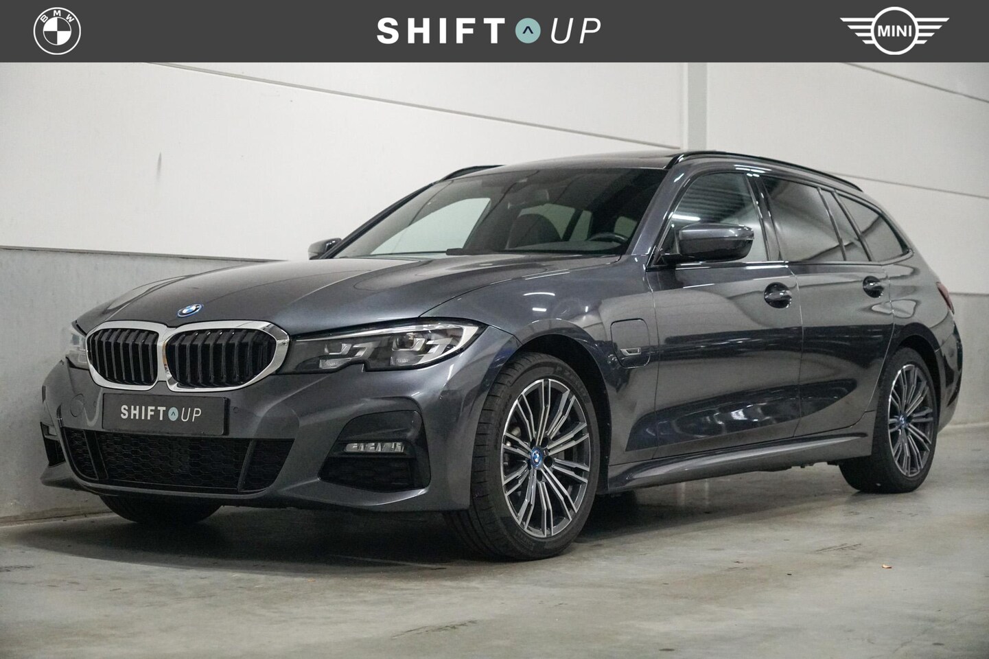 BMW 3-serie Touring - 330e M-Sport | Panoramadak | Hifi | DAB - AutoWereld.nl