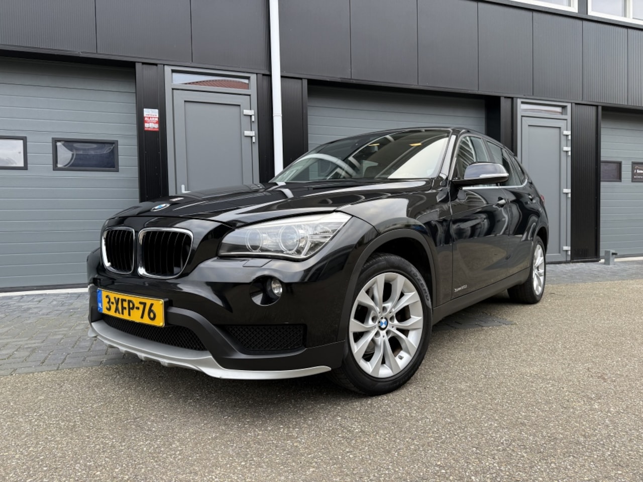 BMW X1 - sDrive20i High Exec. 1e Eigenaar! Leer, Stoelverw, Navi - AutoWereld.nl