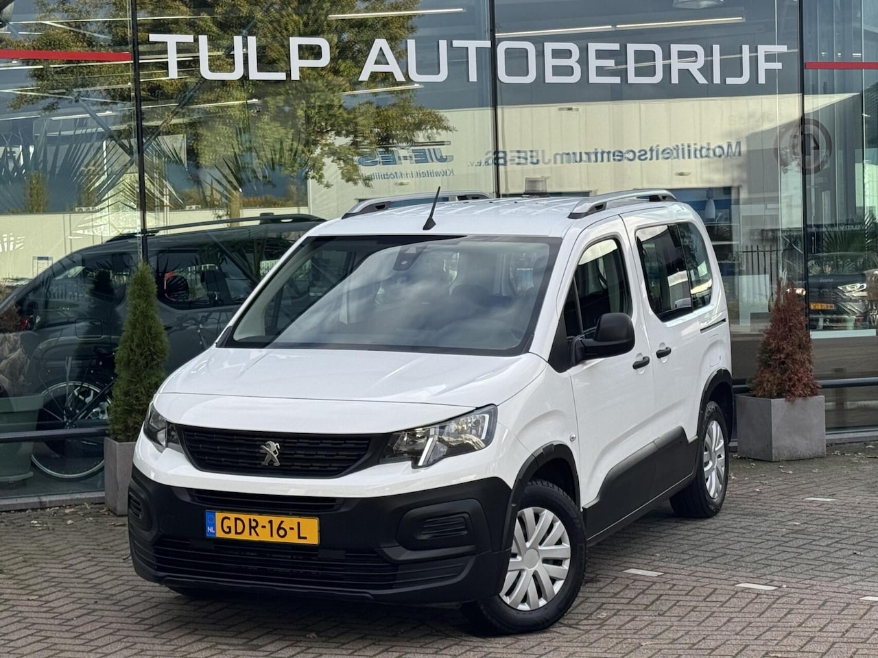 Peugeot Rifter - 1.5 BlueHDI 2019 Lage KM Mooie staat! 5pers - AutoWereld.nl