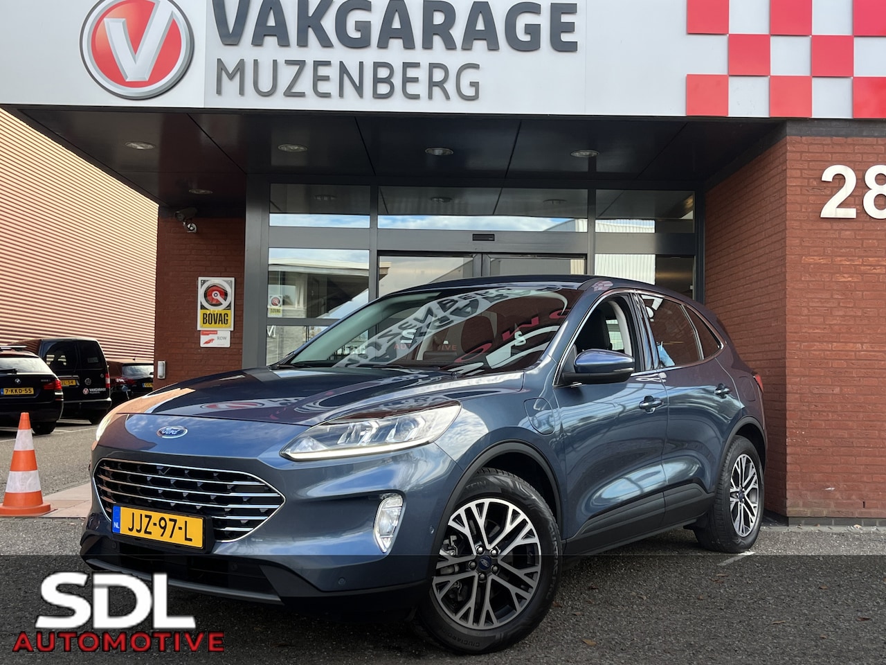 Ford Kuga - 2.5 PHEV Titanium // CAMERA+SENSOREN // DODEHOEK // ADAPTIVE CRUISE // NAVI+CARPLAY // STO - AutoWereld.nl