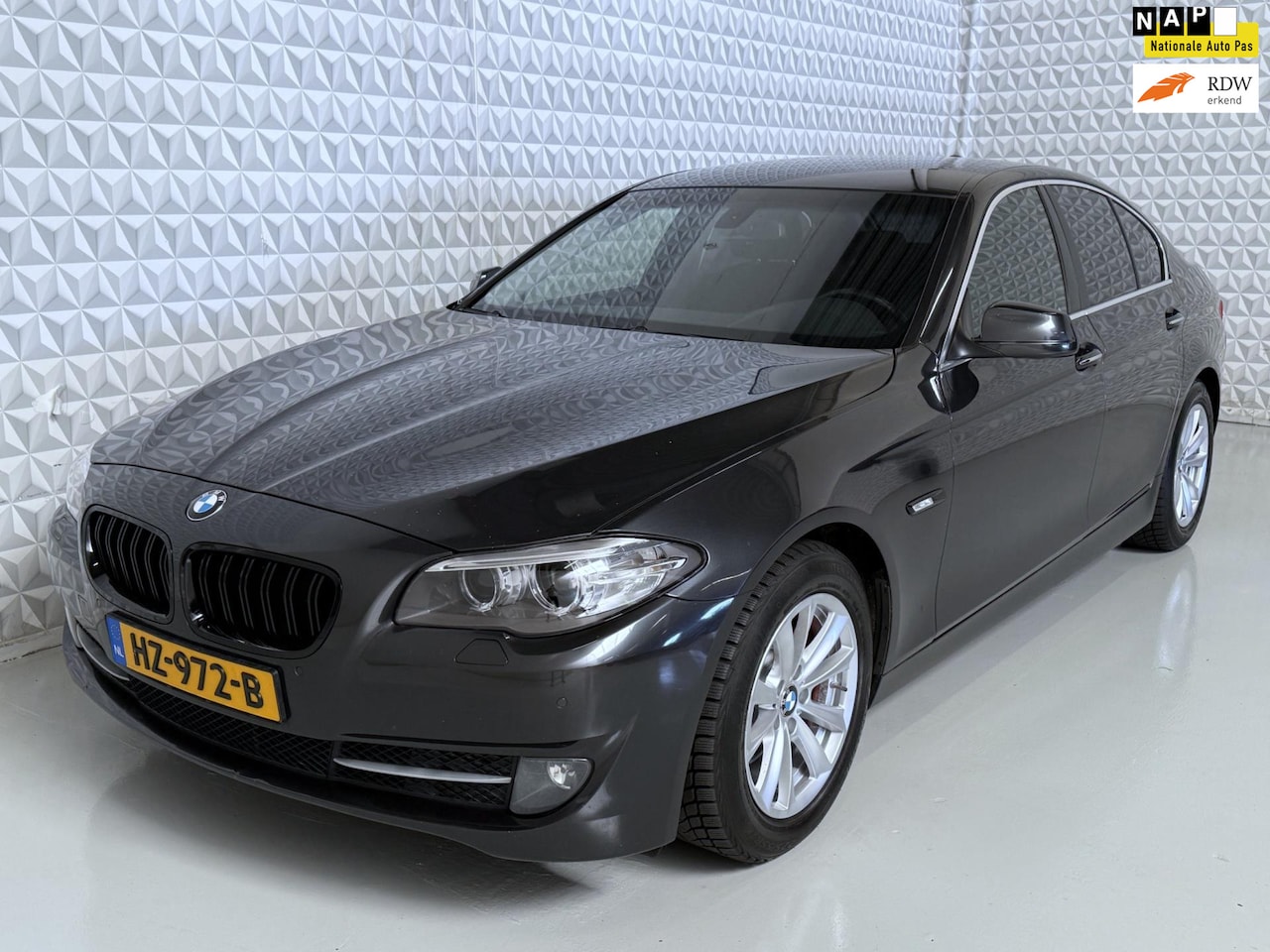 BMW 5-serie - 523i High Executive AUTOMAAT / 6-cilinder (2010) - AutoWereld.nl