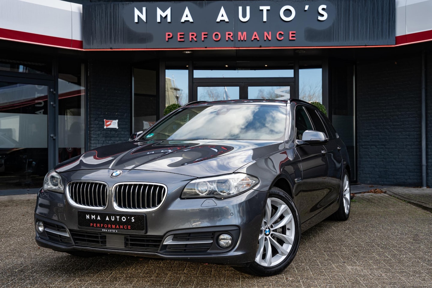 BMW 5-serie Touring - 530xd High Executive PANO / DEALER ONDERHOUDEN / ACC / HEAD-UP / DODEHOEK / VOL - AutoWereld.nl