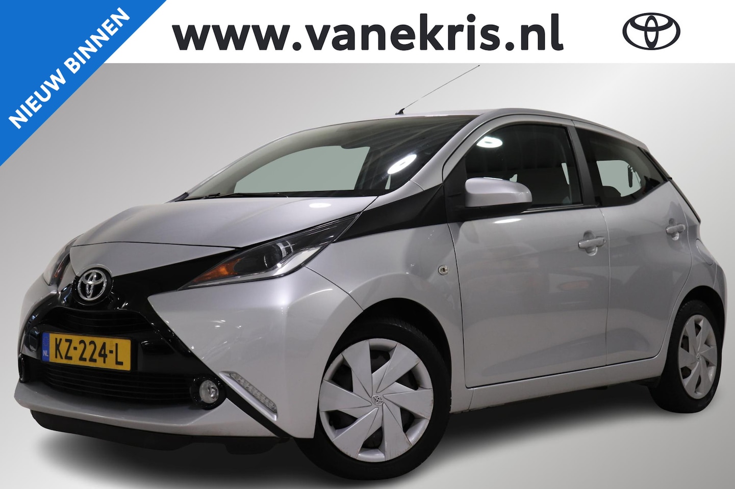 Toyota Aygo - 1.0 VVT-i x-play 1.0 VVT-i x-play, Airco, Parkeerhulpcamera, Dealer onderhouden! - AutoWereld.nl