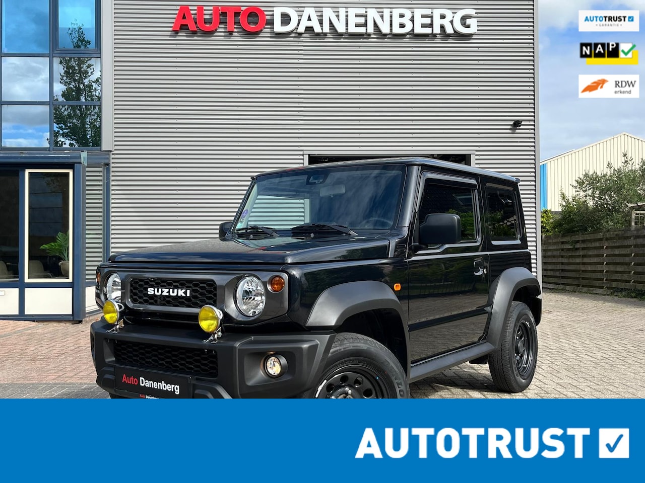 Suzuki Jimny - 1.5 Professional 4x4 BLACK ! Garantie - AutoWereld.nl