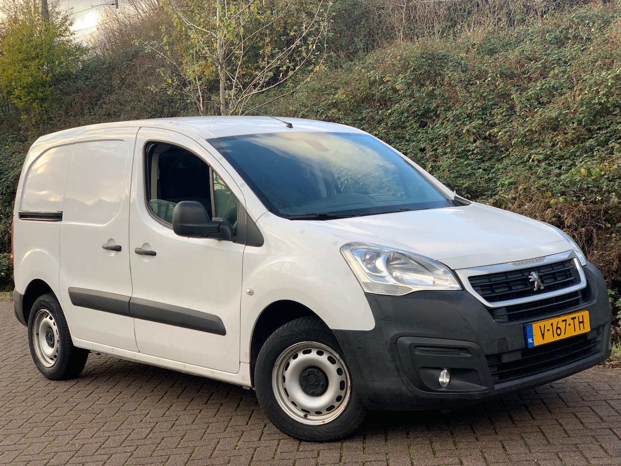 Peugeot Partner - 122 1.6 BlueHDi 100 L1 Premium S&S 2018 - AutoWereld.nl
