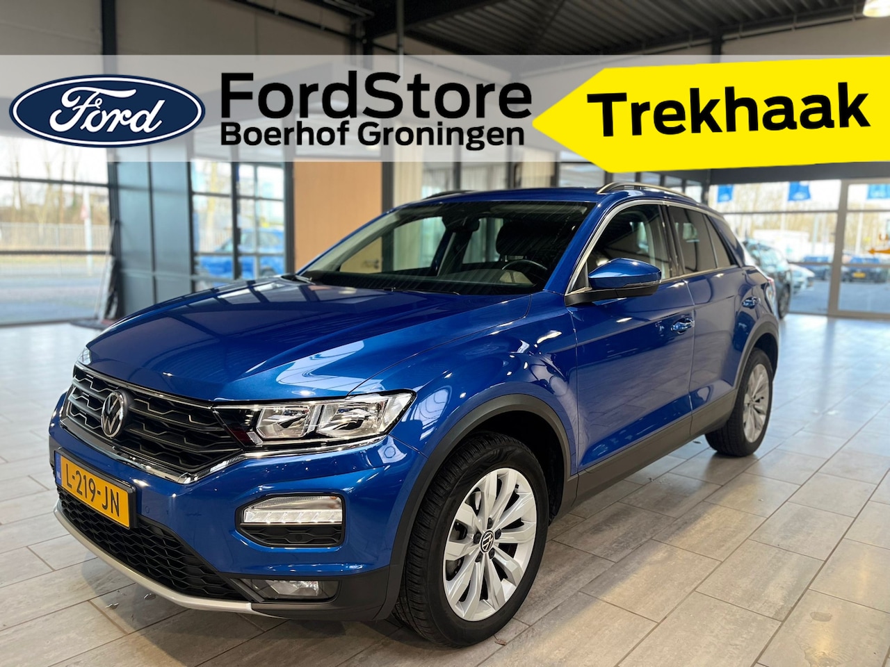 Volkswagen T-Roc - 1.5 TSI Style Automaat I Dealeronderhouden I Trekhaak I Navi I Adapt Cruise - AutoWereld.nl