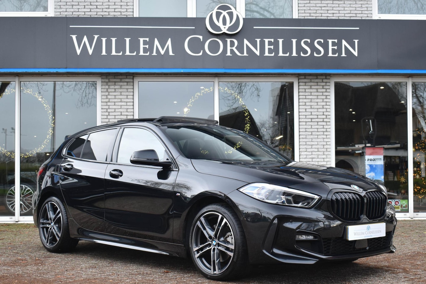 BMW 1-serie - 118i M-Sport Pano Leder Trakhaak Camera HiFi - AutoWereld.nl