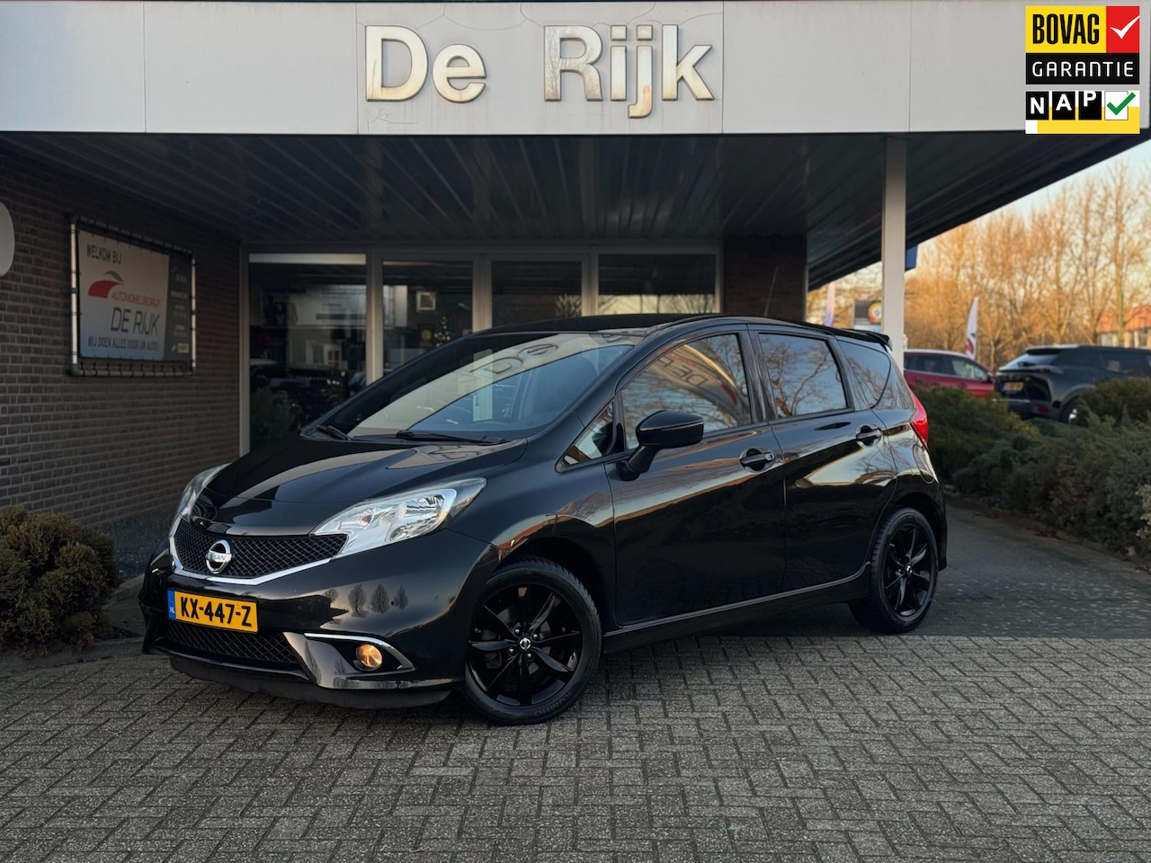 Nissan Note - 1.2 DIG-S Black Edition Automaat | Navi, PDC, Cruise, Airco, Afn. Trekhaak, El. Ramen, Rad - AutoWereld.nl