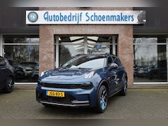 Lynk & Co 01 - 1.5 MY23 ZWARTE-HEMEL ROLHOES MY23 360-CAMERA PANO/SCHUIF INFINITY DAB NAVI CARPLAY STOELV