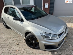 Volkswagen Golf - 1.2 TSI / Navi / Camera / PDC / Clima