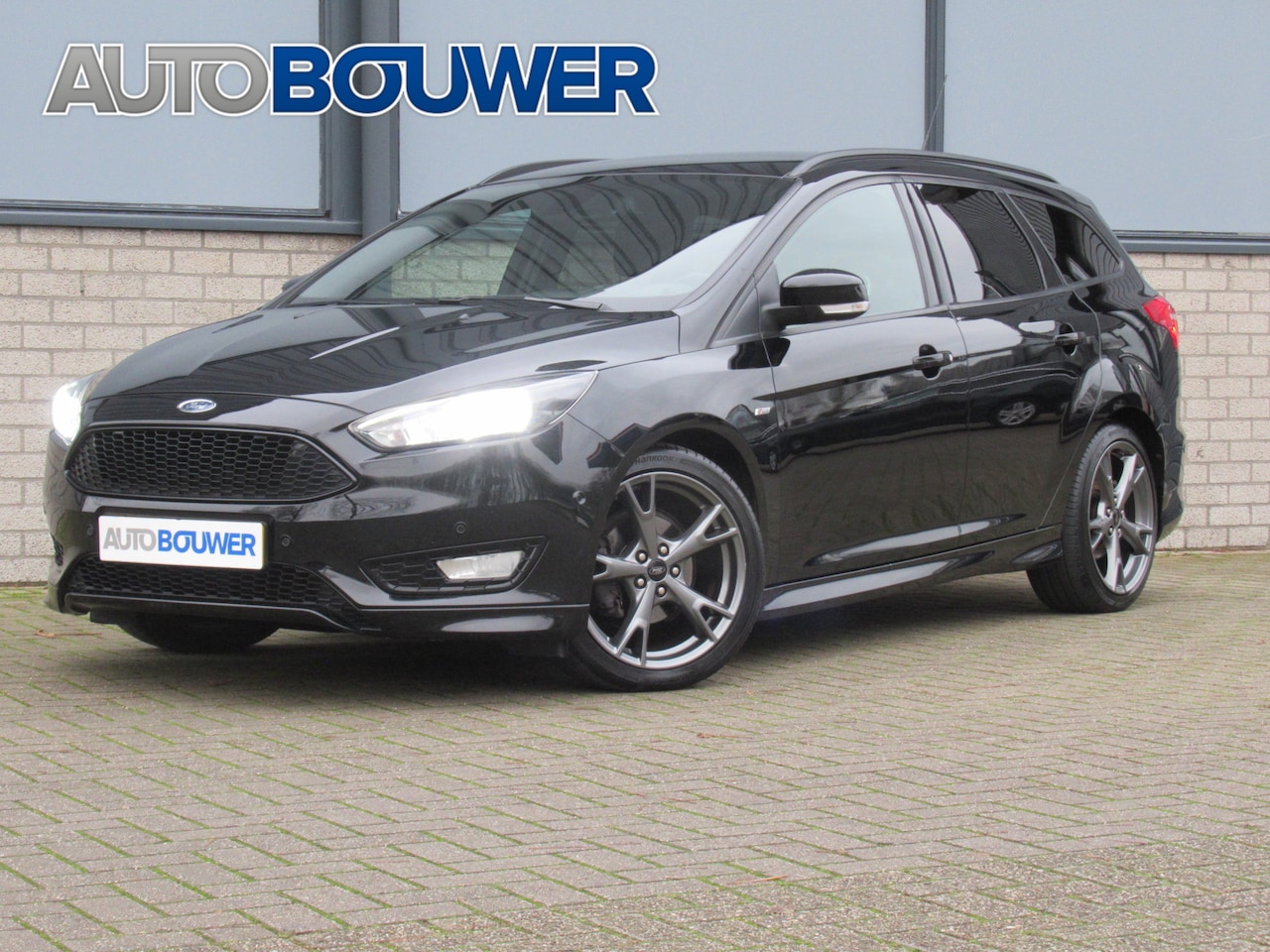 Ford Focus Wagon - 1.0 125 pk ST-Line ! Navi | camera | cruise | 18"inch | tr.haak afneembaar - AutoWereld.nl