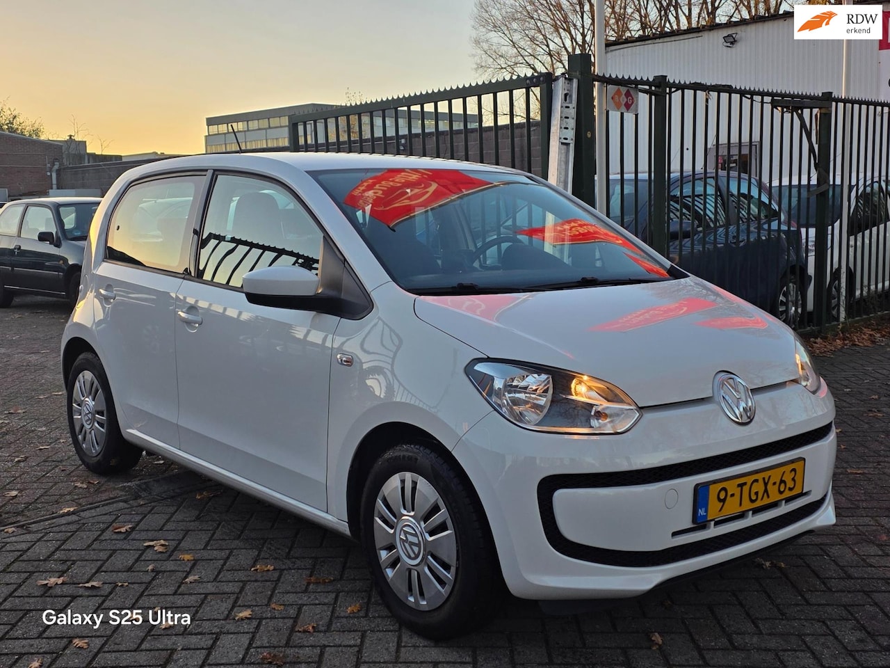 Volkswagen Up! - 1.0 move up! BlueMotion Zeer netjes 2e eigenaar dealer onderhouden airco navigatie - AutoWereld.nl