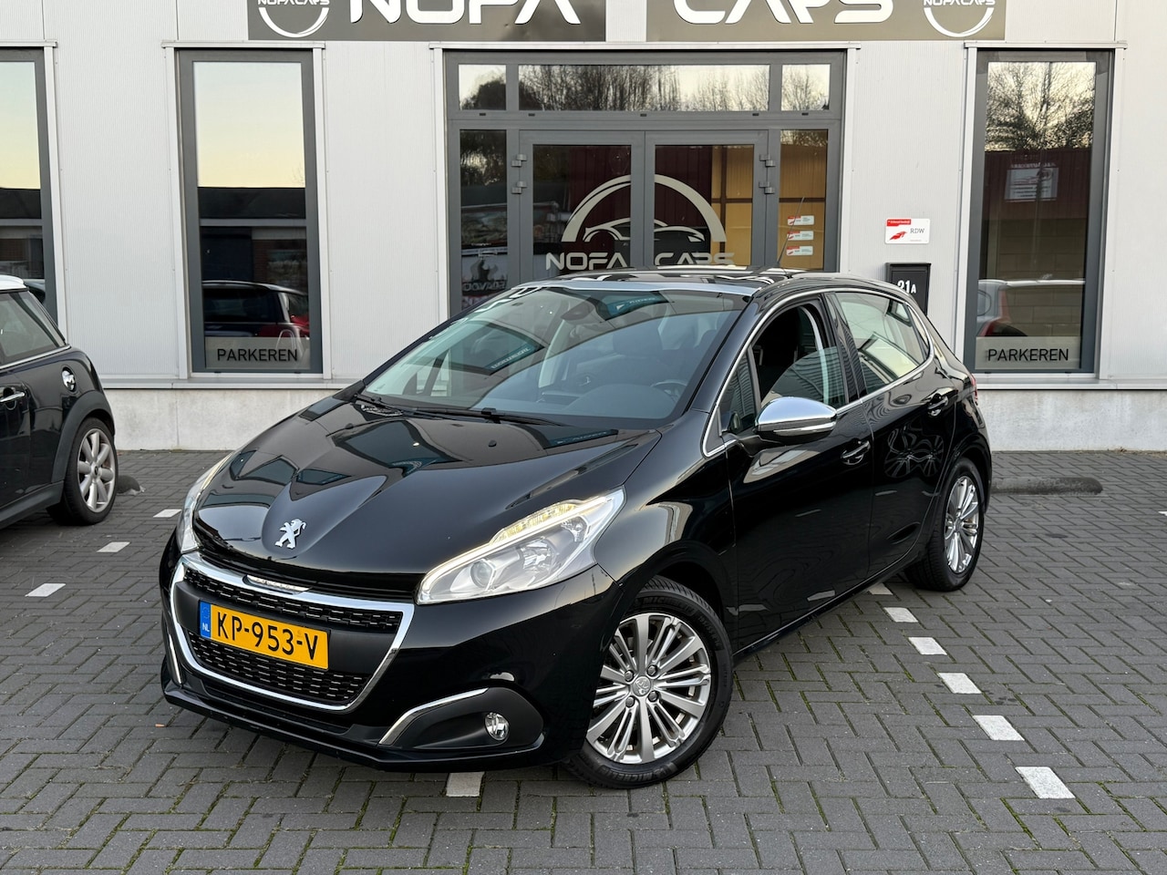 Peugeot 208 - 1.2 PureTech Allure|Automaat|Pano|Navi|Pdc - AutoWereld.nl