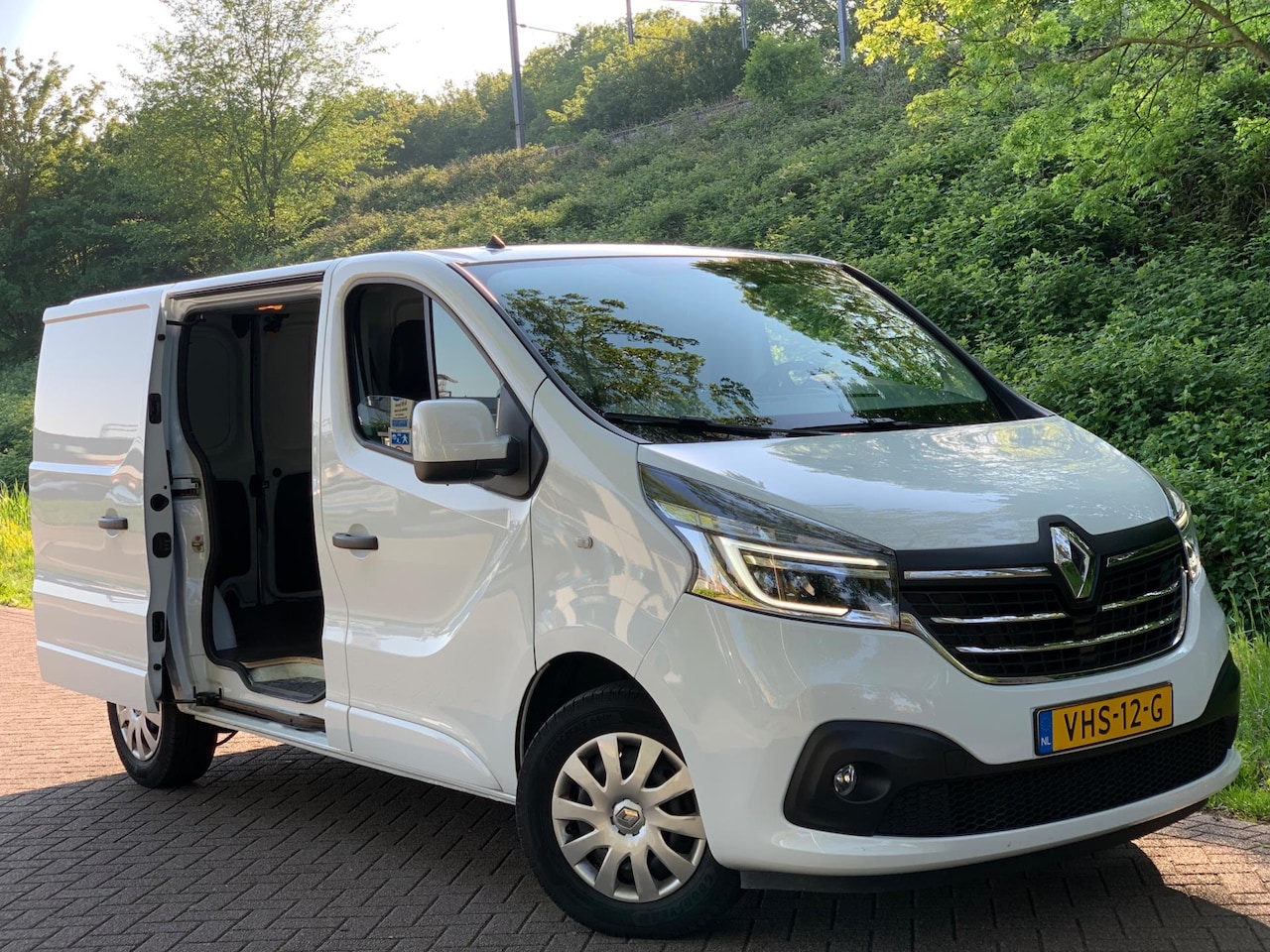 Renault Trafic - 2.0 dCi 145 T29 L1H1 Comfort AUTOMAAT 2020 - AutoWereld.nl