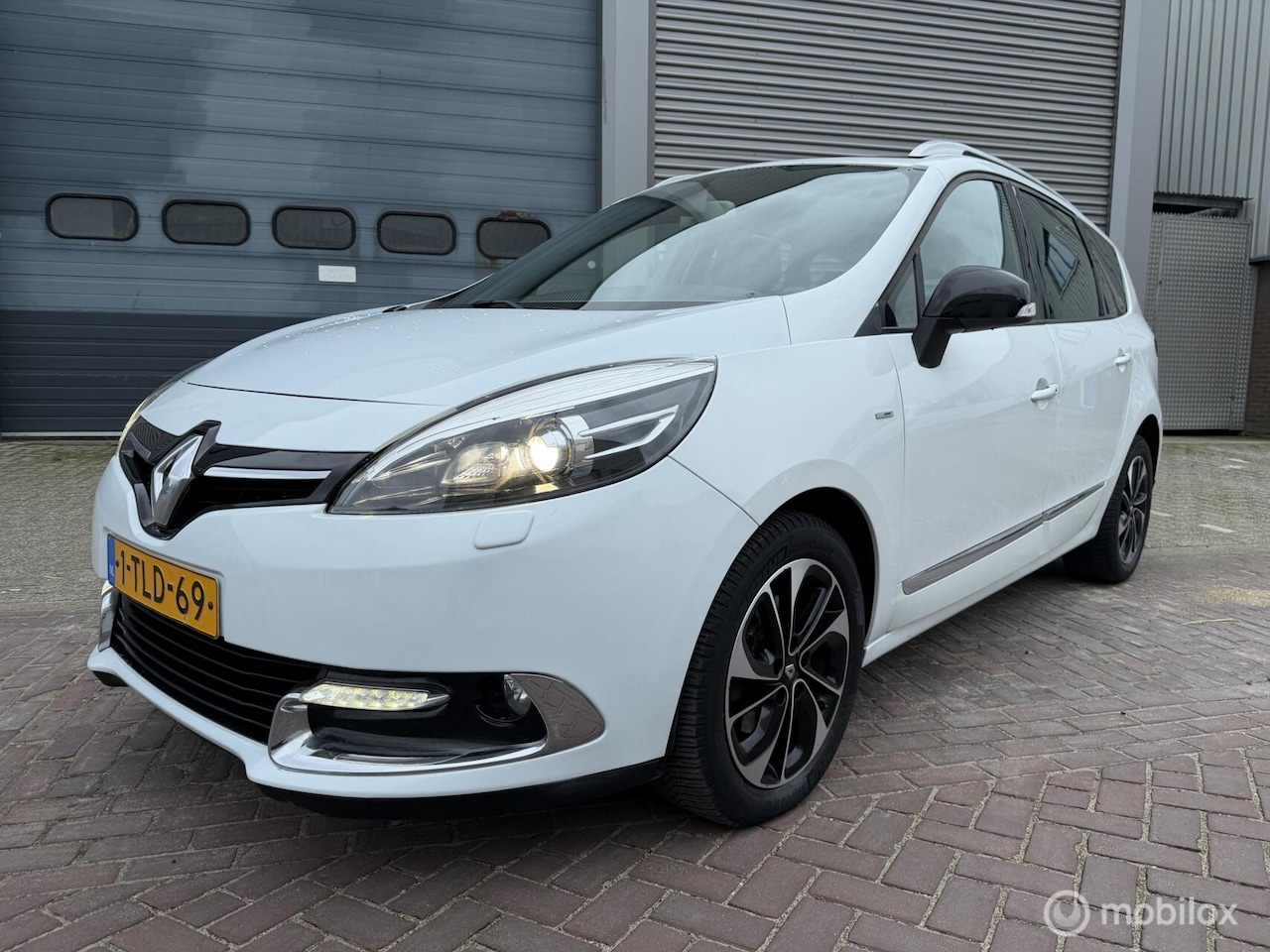 Renault Scénic - 2.0 Bose/ Automaat/ Panorama dak - AutoWereld.nl