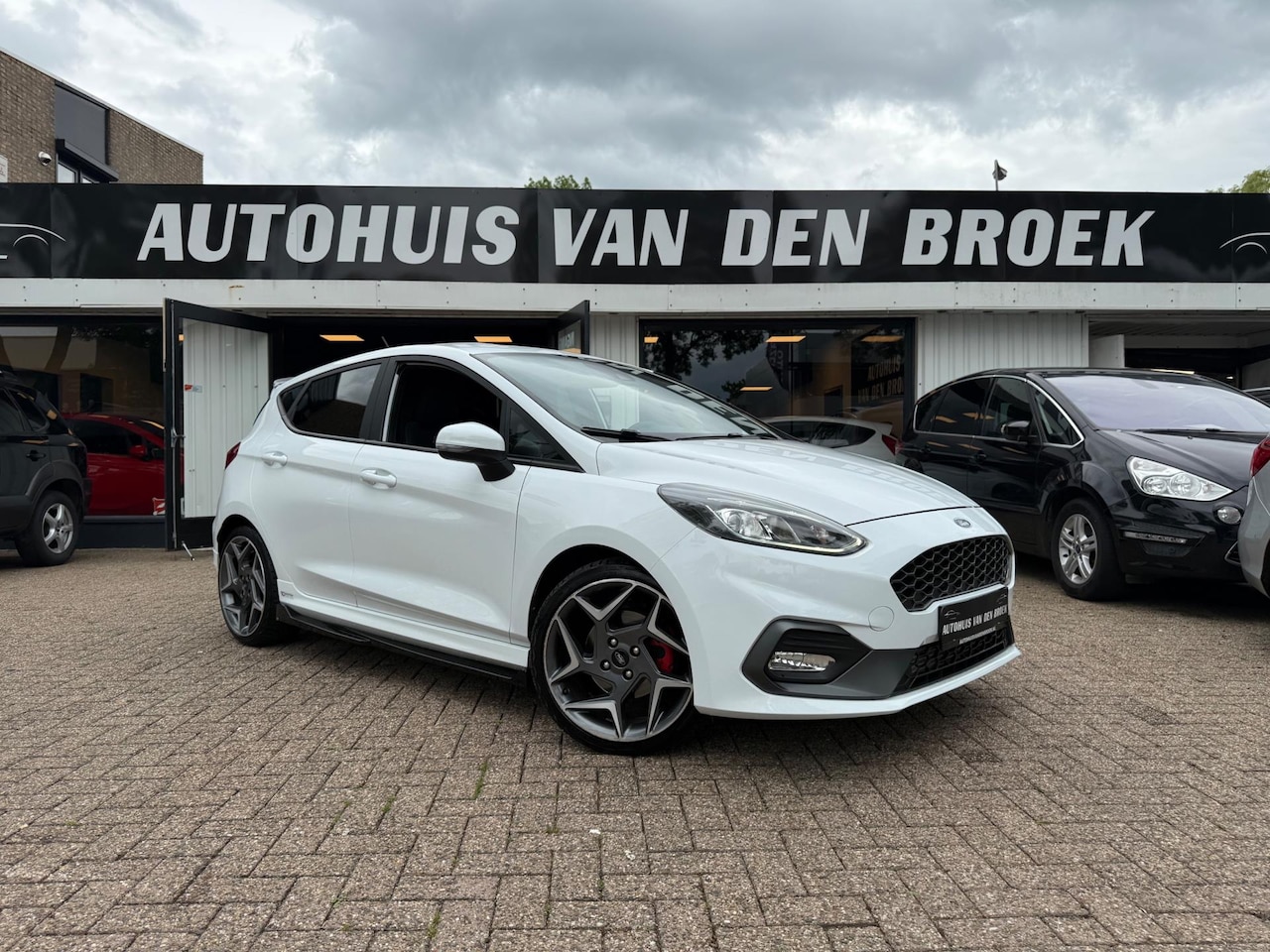 Ford Fiesta - ST-3 200Pk Maxton Desingkit Navi Cruise Climate Ctr Recaro Lmv Elek Pakket Nw Apk - AutoWereld.nl