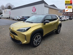 Toyota Yaris Cross - 1.5 Hybrid Executive | Navigatie | 18"LM-velgen | 2-Tone Lakkleur | Halflederen bekleding